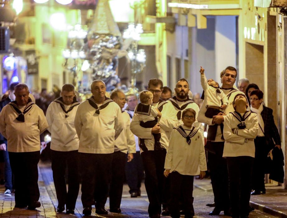 Varios momentos de la procesión que se celebró en honor al apóstol en Benidorm.