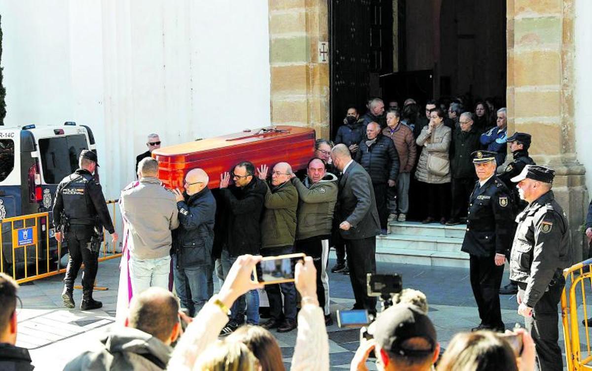 Entierro en Algeciras del sacristán Diego Valencia, asesinado a cuchilladas por Yasine Kanjaa, recientemente juzgado como yihadista.