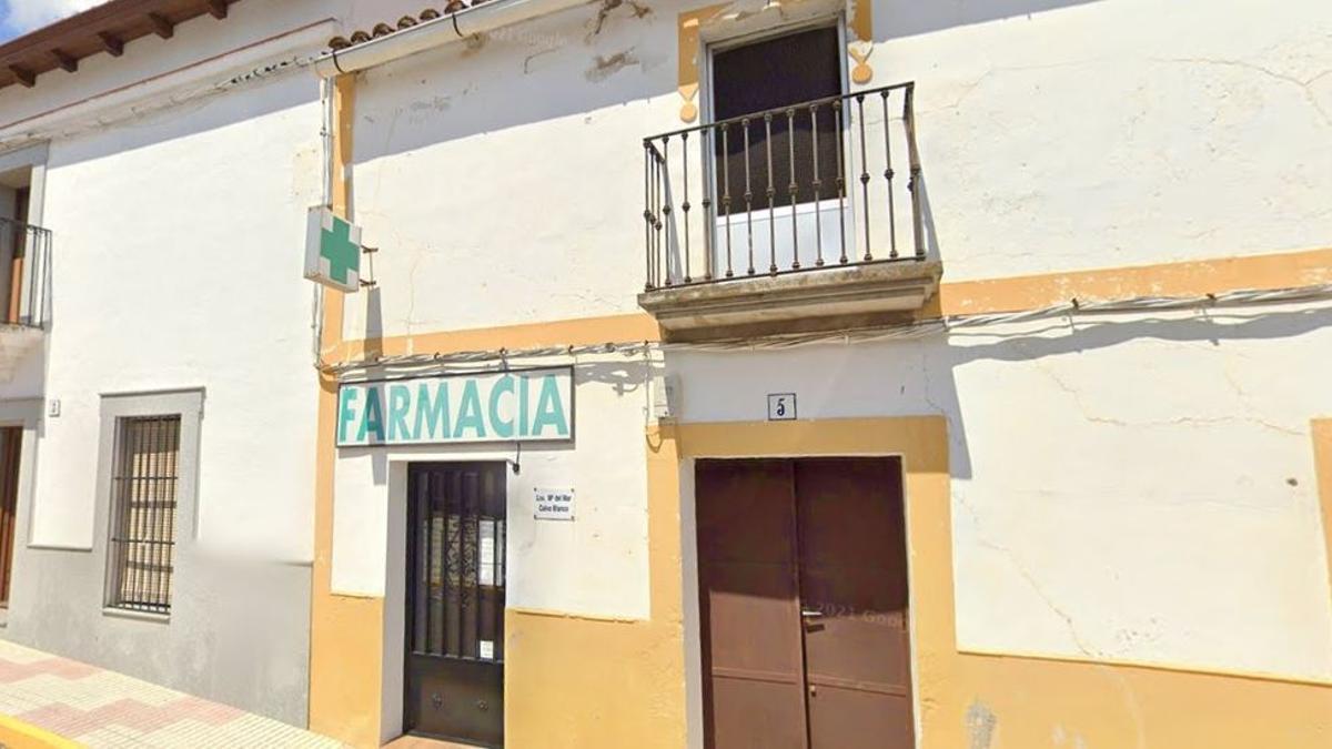 La farmacia de Aljucén es una de las 28 que actualmente recibe ayudas públicas para subsistir.