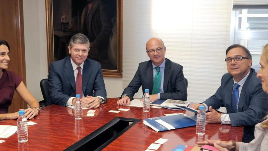 Los directivos de la empresa se reunieron con el Gobierno regional.