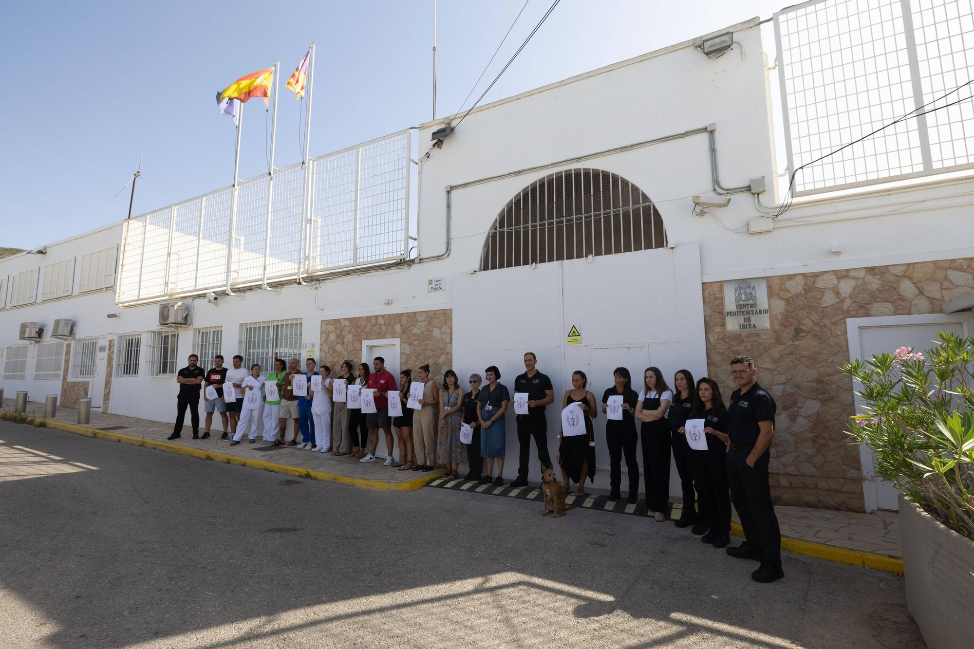 Descubre las fotos de la concentración de protesta de los funcionarios de prisiones de Ibiza