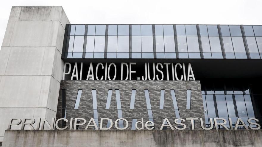 Dos condenados por una pelea en un pub del muelle de Gijón y por agredir al portero