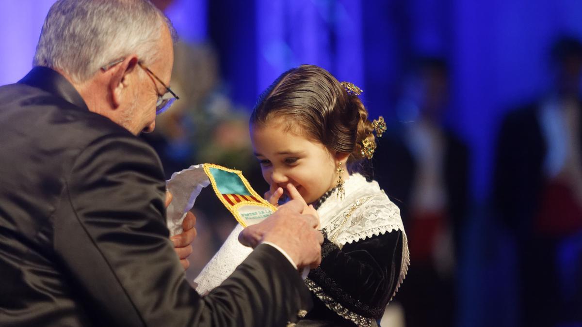 Diana y Lidón suben al trono de Brancal de la Ciutat al son de música y tradición