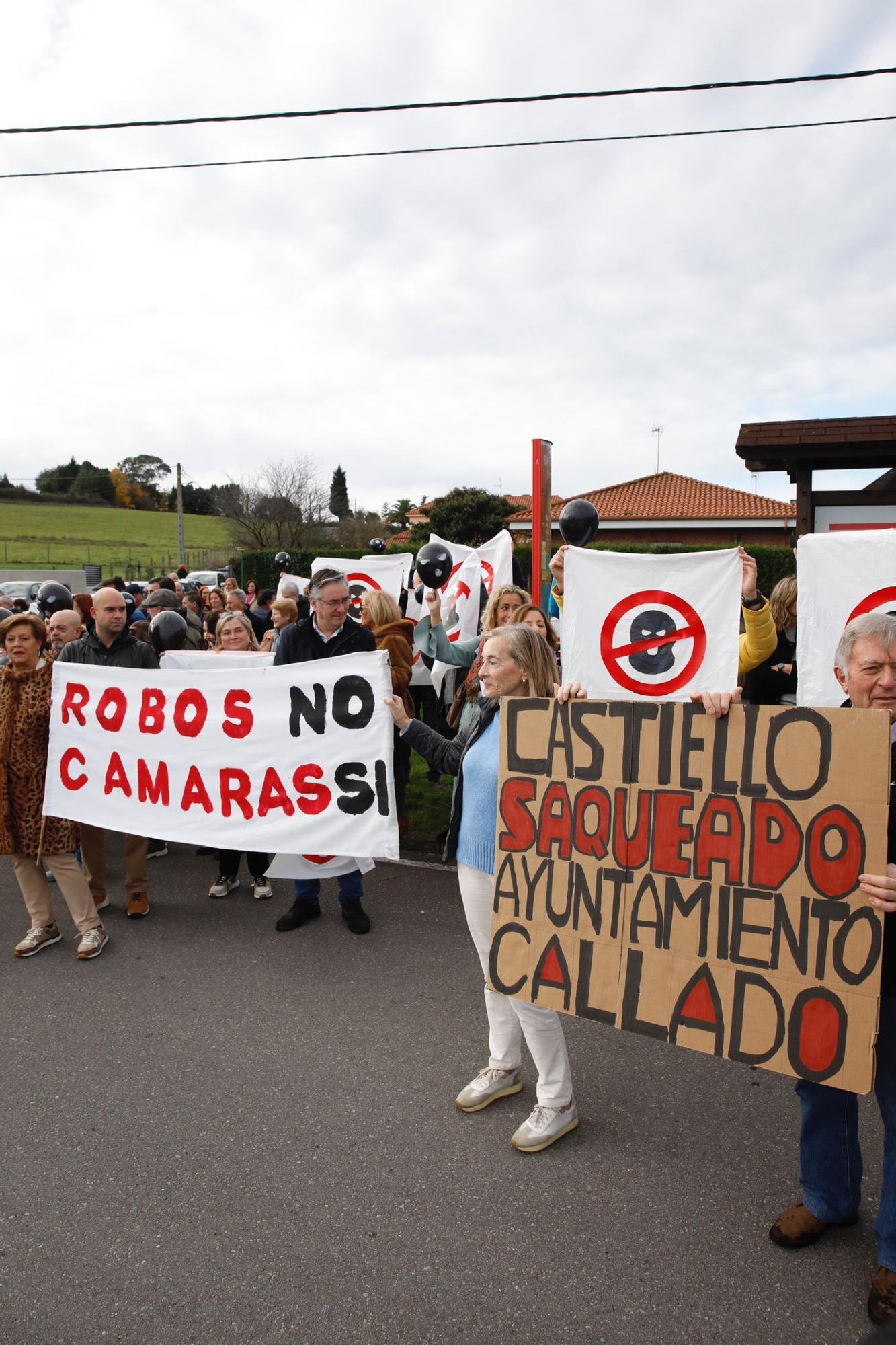 Concentración de los vecinos de Castiello por la oleada de robos