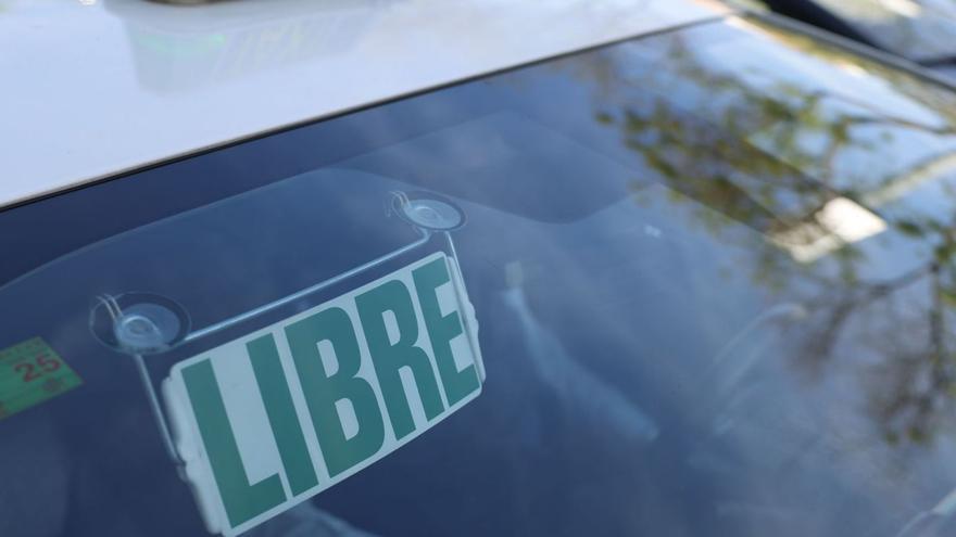 Un taxi lliure a Madrid. | MARISCAL / EFE