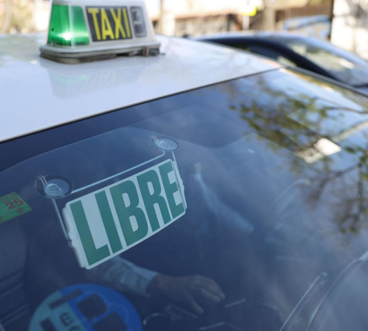 L’idioma i el requisit de l’ESO limiten l’accés al taxi a Madrid