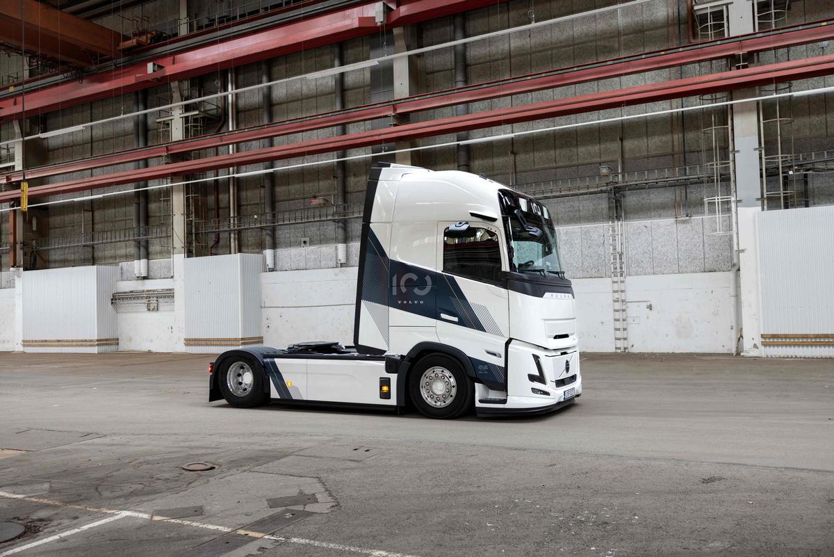 Volvo Trucks celebra su centenario con la edición especial Volvo 100 Aniversario para sus modelos FH y FH16