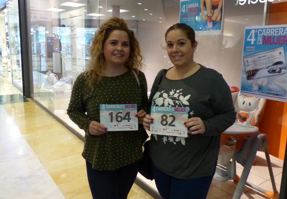 Recogida de dorsales en el Thader para la IV Carrera de la Mujer (Mañana)