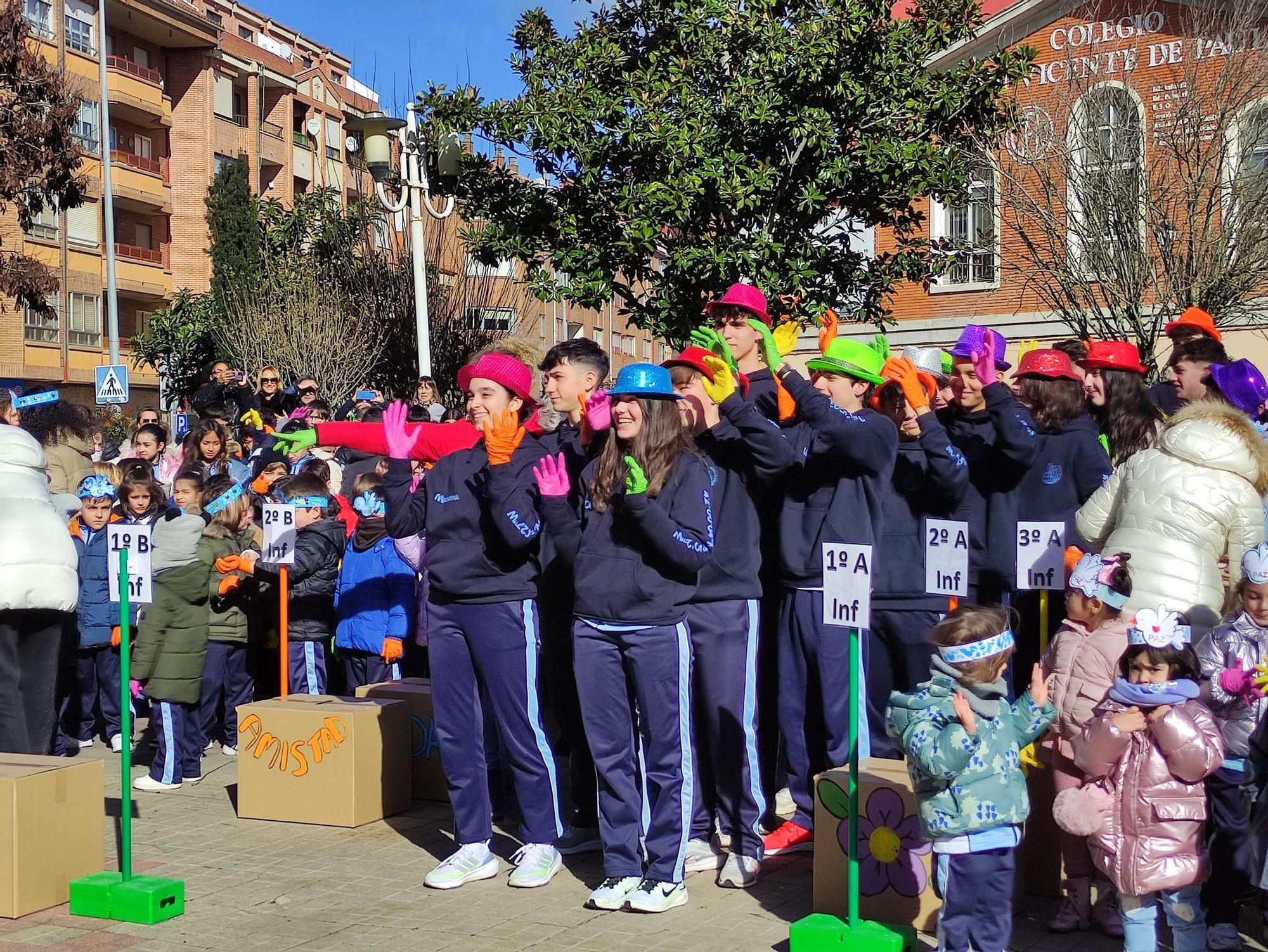 GALERÍA | El colegio San Vicente de Paúl de Benavente "construye" la paz