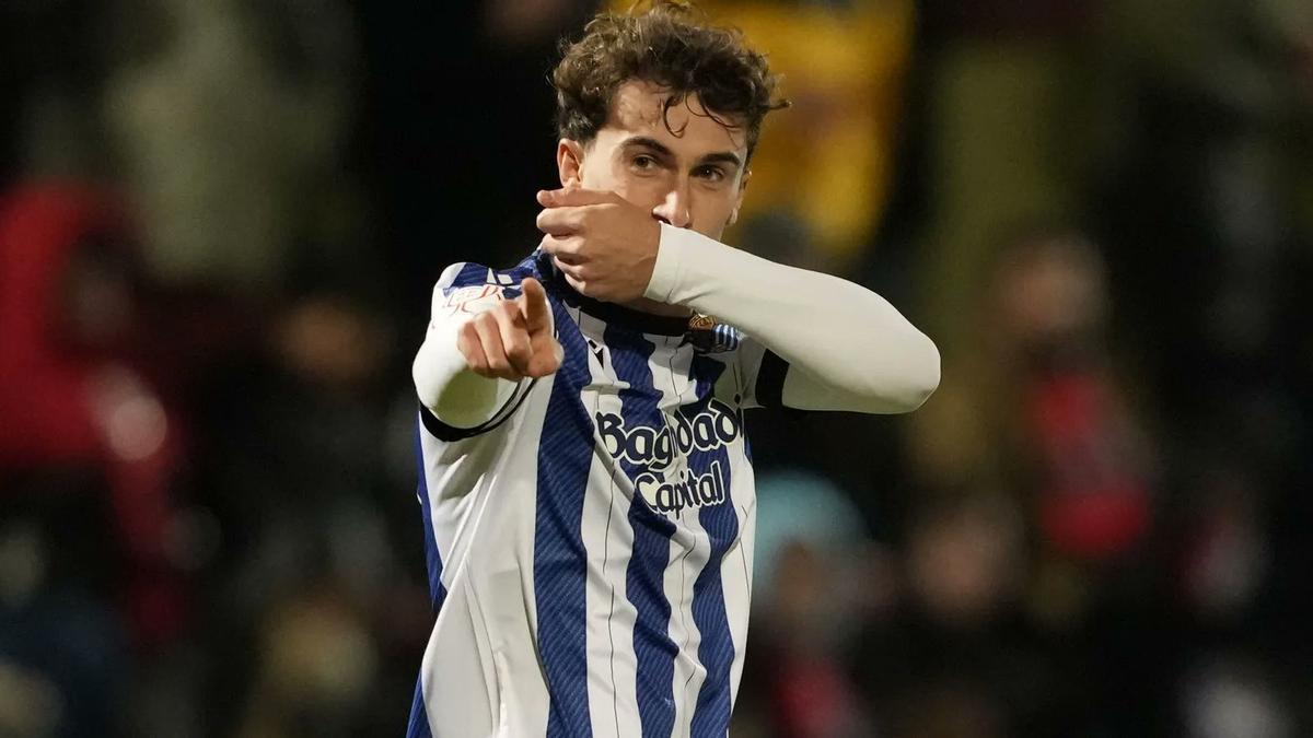 Mikel Goti celebra un gol con la camiseta de la Real Sociedad, durante la primera vuelta de Liga.