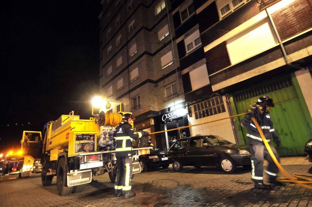 Una explosión obliga a desalojar un edificio del centro de Sama.