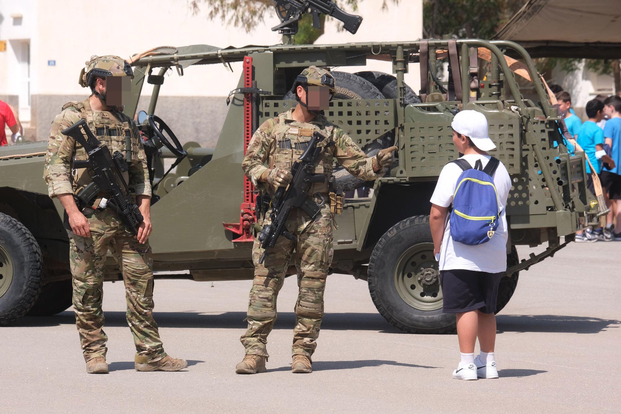 1600 niños de colegios de la provincia visitan la base militar del MOE en Rabasa