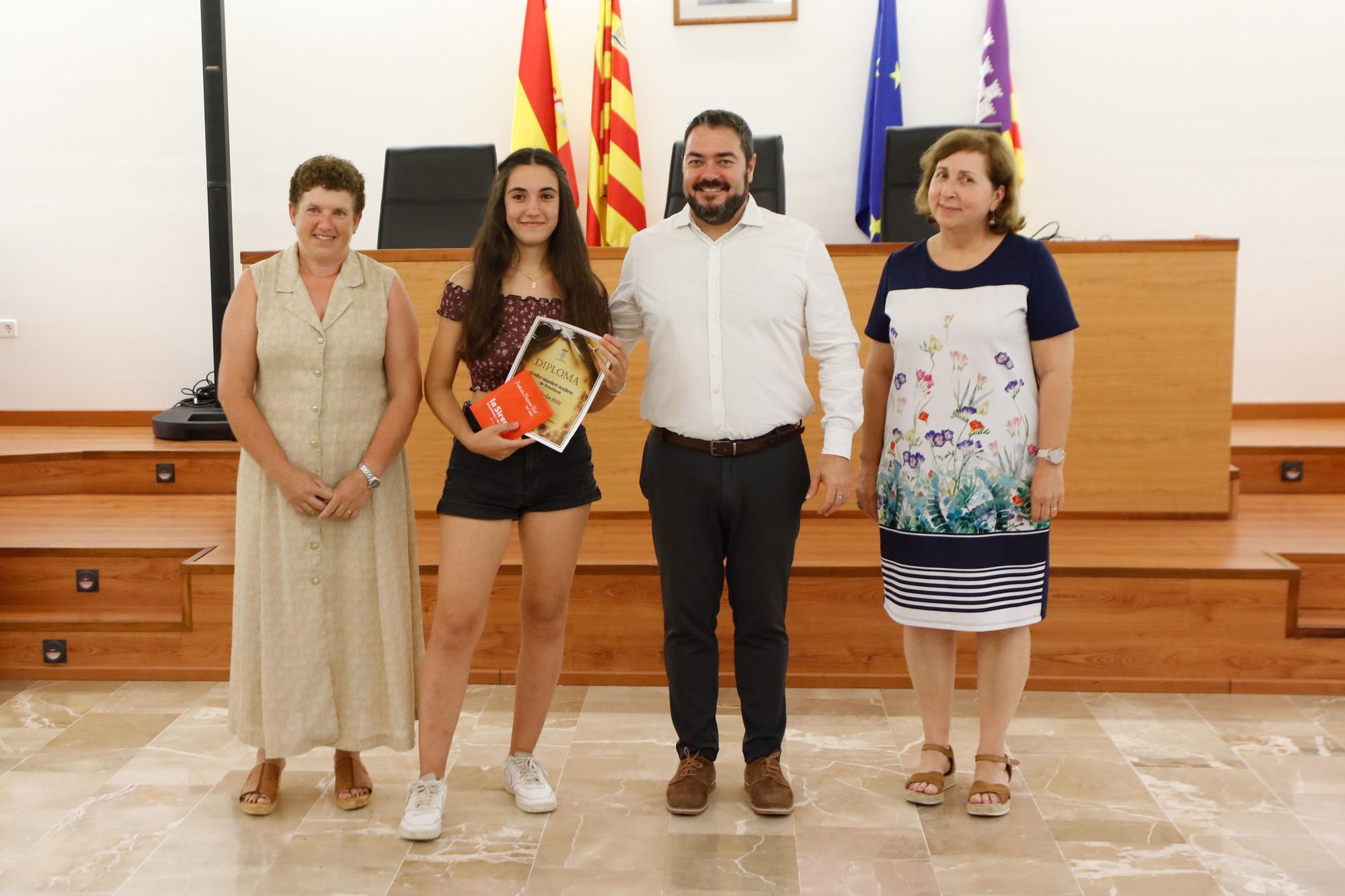 Sant Joan premia a sus mejores estudiantes