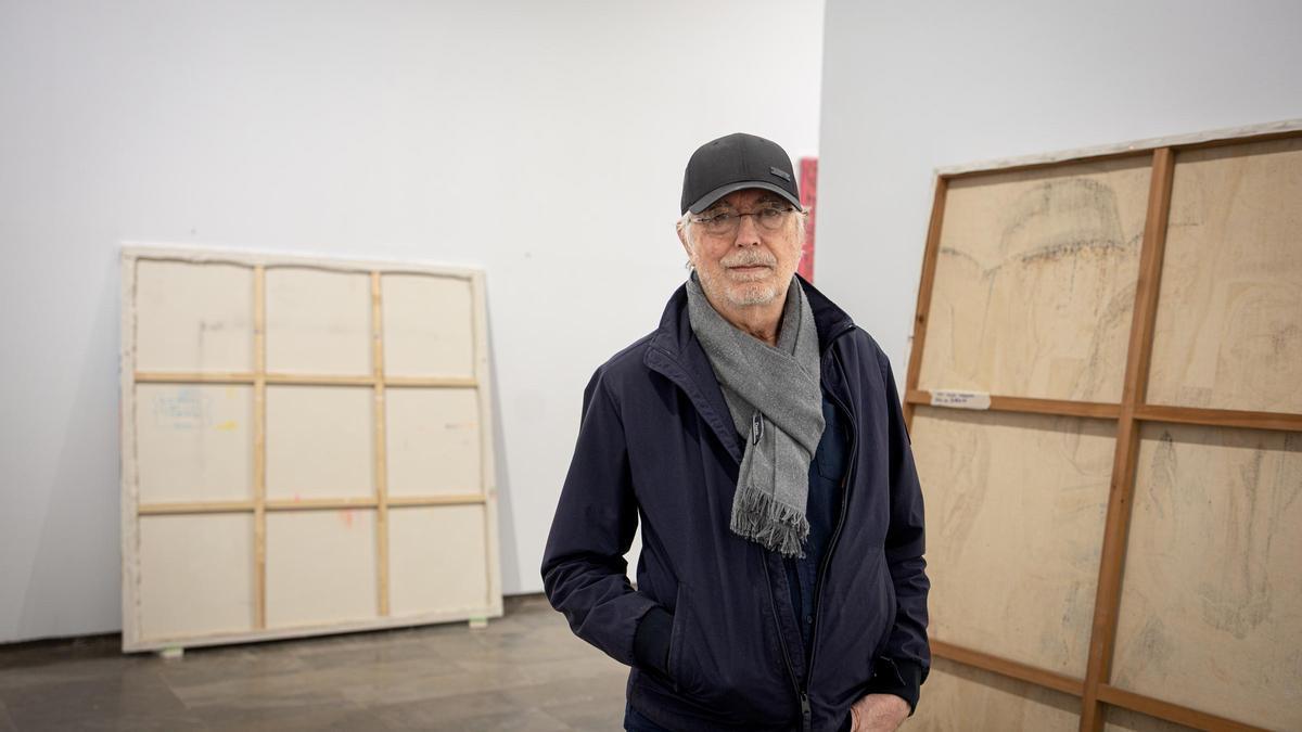 El asesor de la fundación, Horacio Silva, en el Centre del Carme, durante el montaje de la exposición.