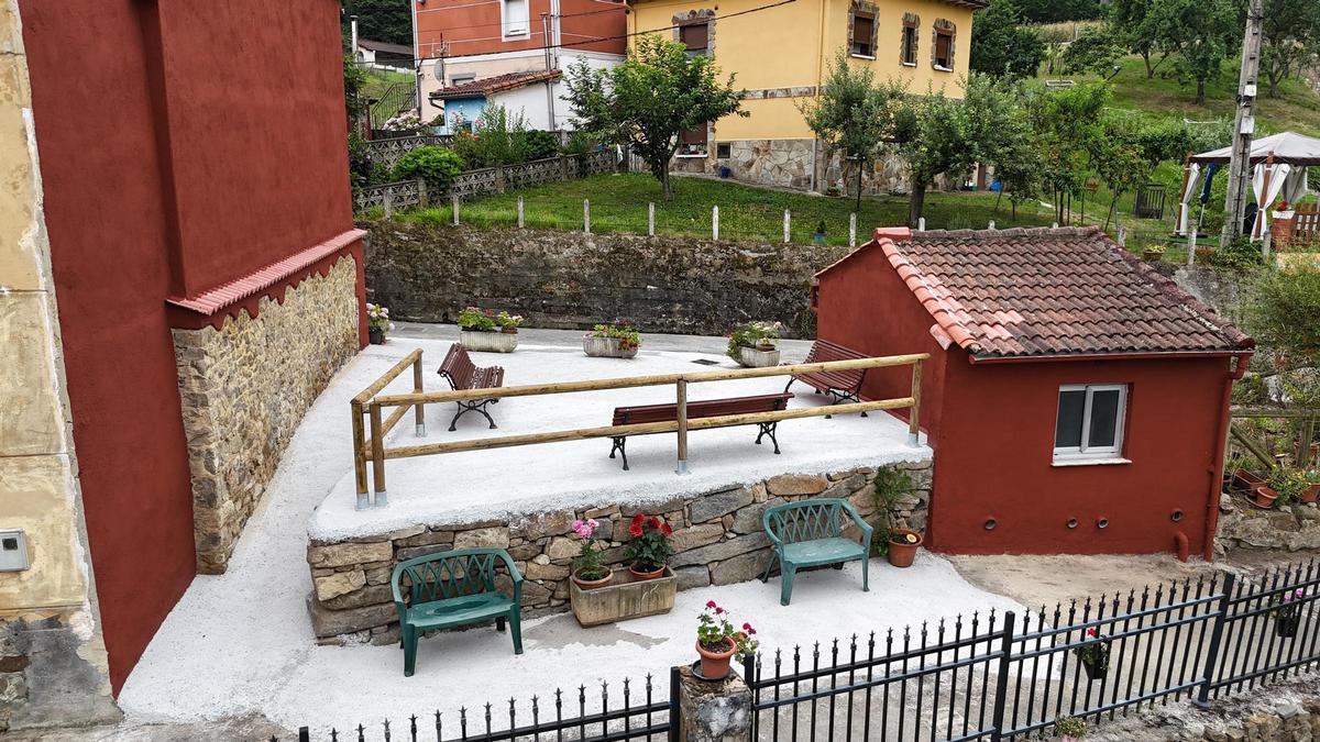 La "placina" de Siana, instalada en el solar de un edificio en ruina derribado.