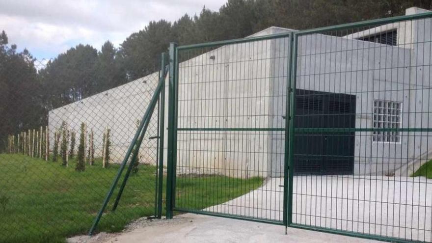 El depósito de Pardavila ya rematado, con cierre perimetral y accesos incluidos. // Santos Álvarez