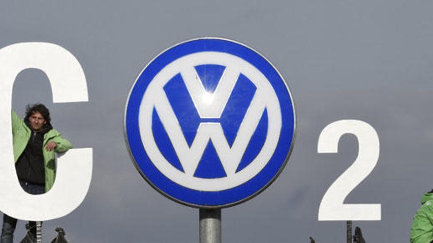 Protesta de Greenpeace contra Volkswagen este lunes.