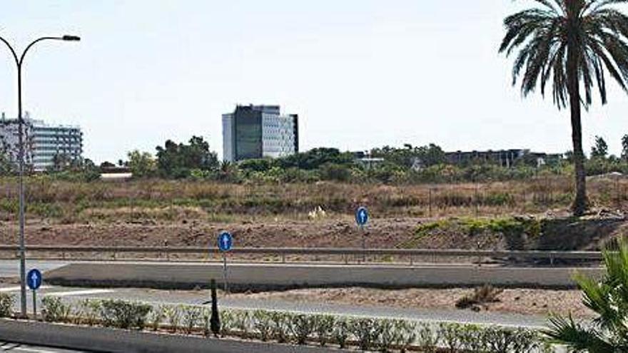 Tercera sanción para forzar la retirada de la tierra de la autovía del aeropuerto