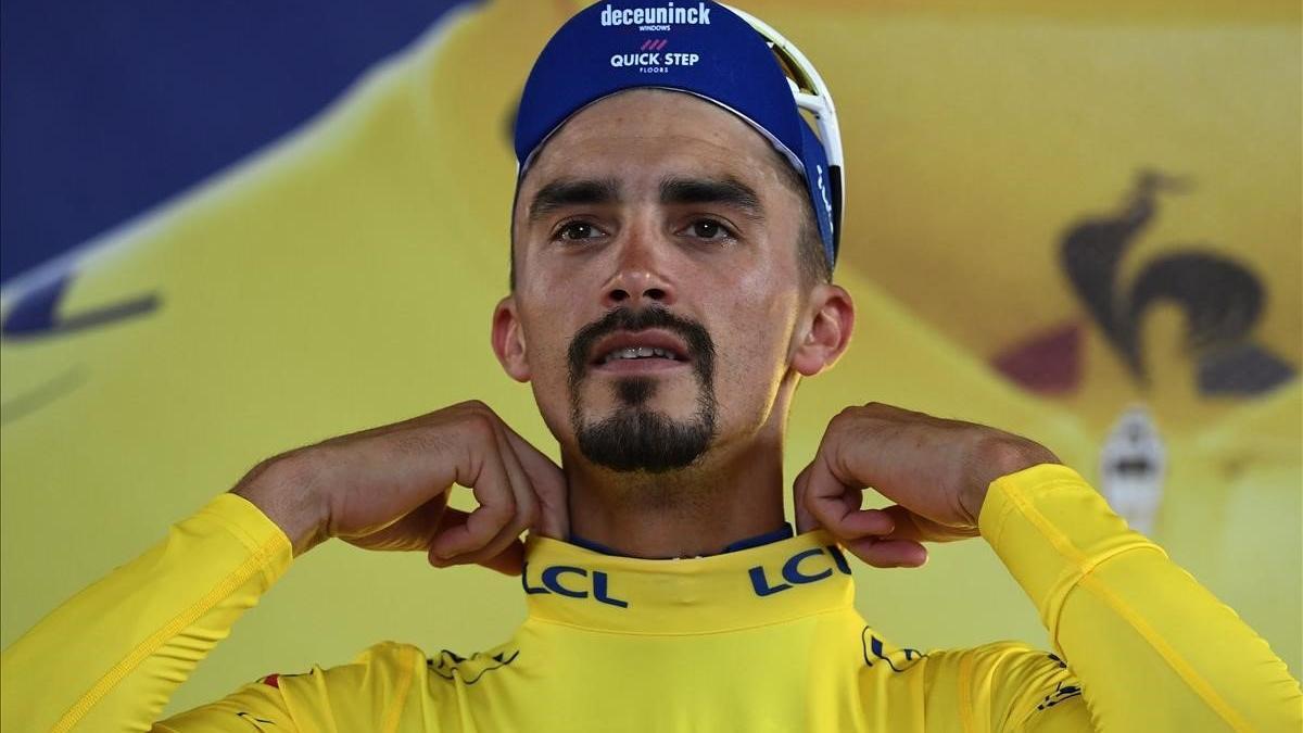 segea49104869 france s julian alaphilippe adjusts his overall leader s yel190717183640