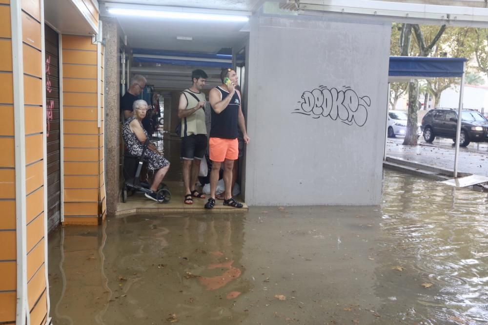 Una fuerte tormenta descarga en Benidorm