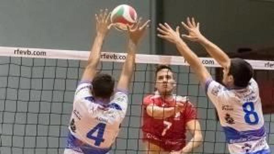 El Xàtiva Voleibol masculino gana en Madrid y el femenino pierde en Murcia