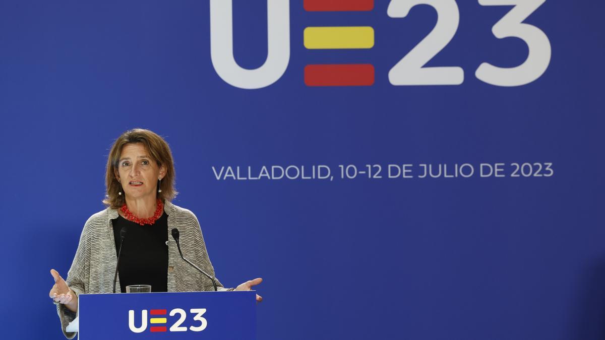 La vicepresidenta tercera y ministra para la Transición Ecológica, Teresa Ribera, preside del primer Consejo de Energía y Clima de la UE en el marco de la presidencia española del Consejo.