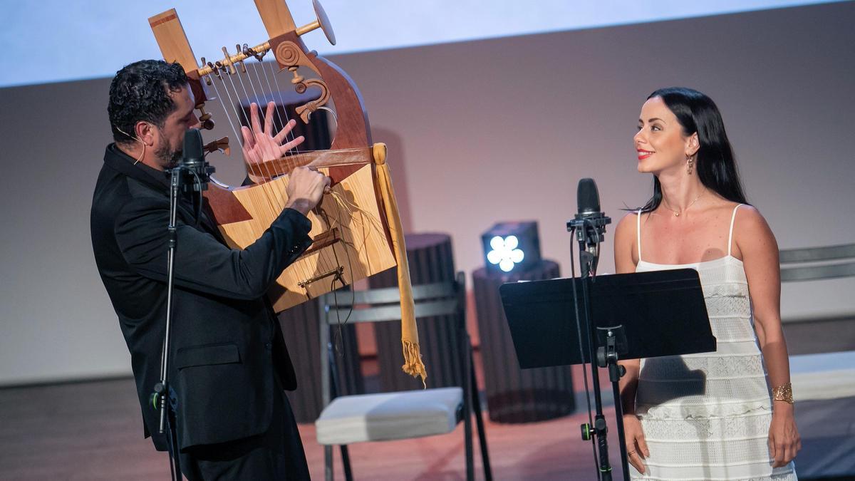 Felipe Aguirre y Magdalena Padilla, durante un concierto.