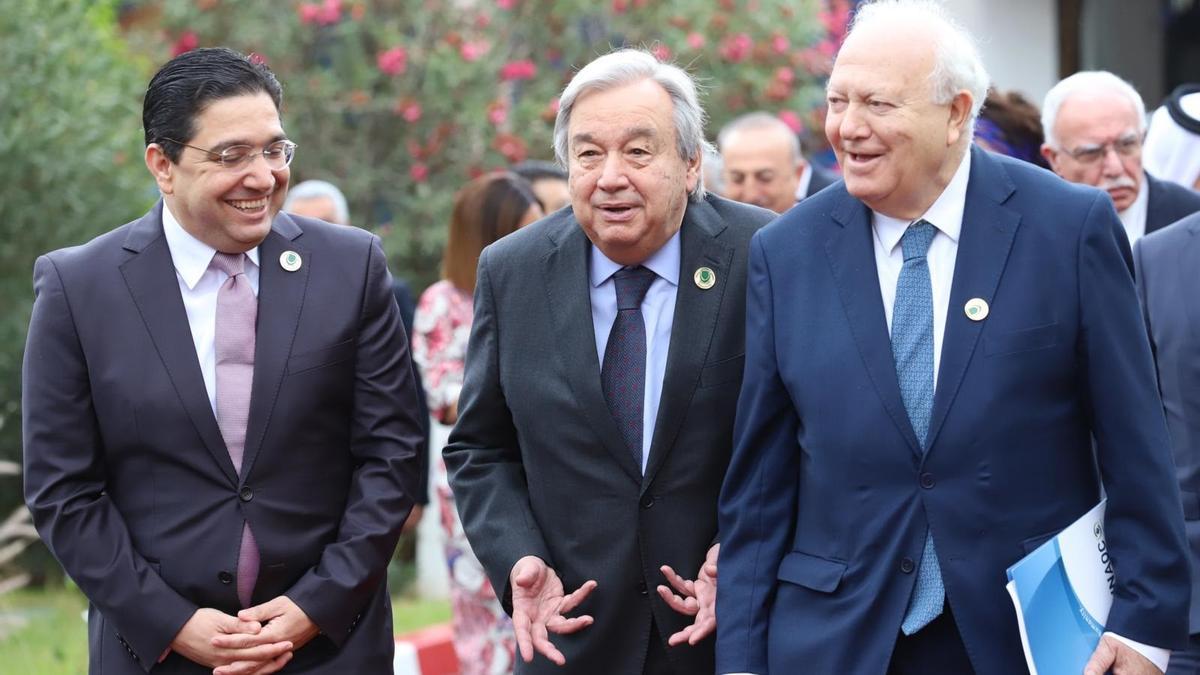 José Manuel Albares, António Guterres y Miguel Ángel Moratinos en Fez.