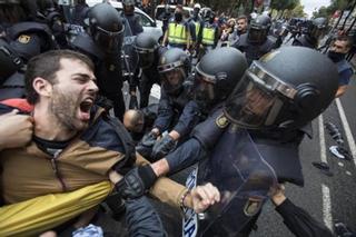 Amnistía denuncia la "fuerza excesiva" contra los manifestantes durante el 1-O