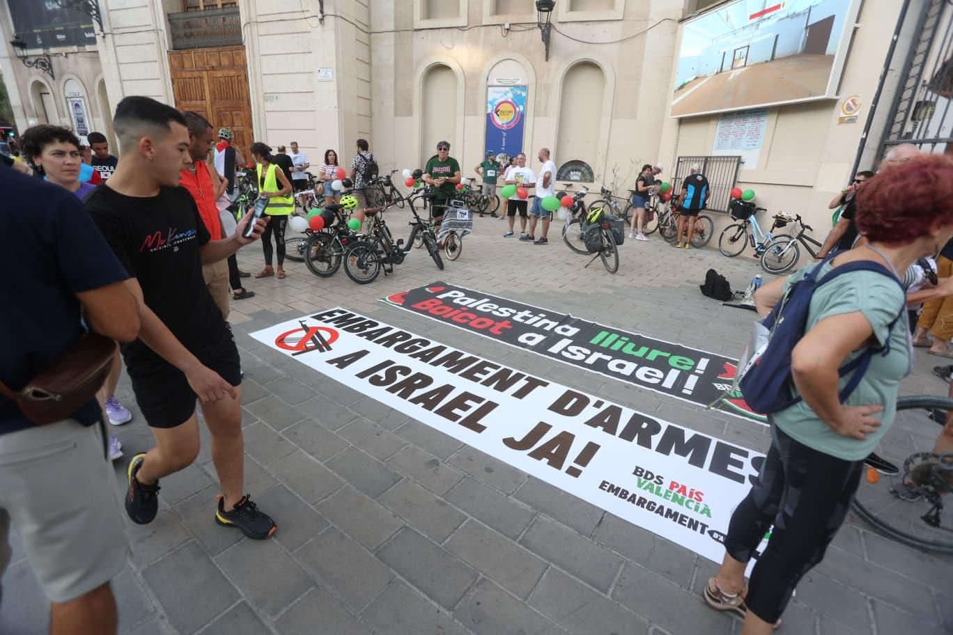 La revuelta ciclista en Alicante por Palestina, en imágenes