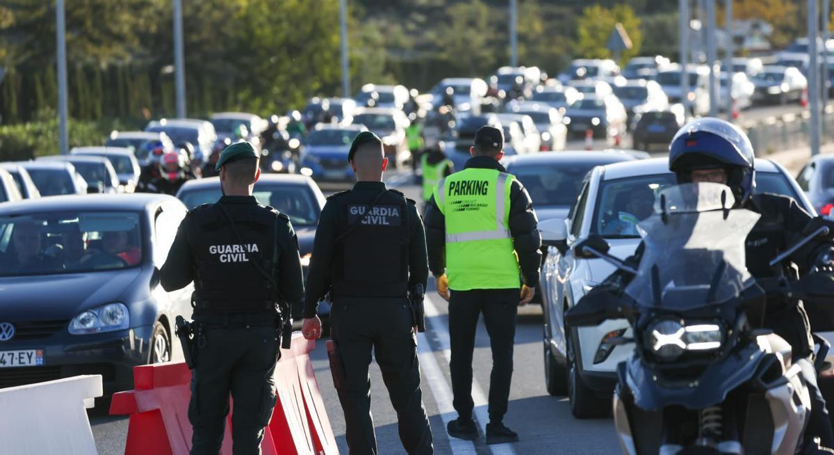 Más de ocho kilómetros de retenciones para acceder al Gran Premio de Cheste.