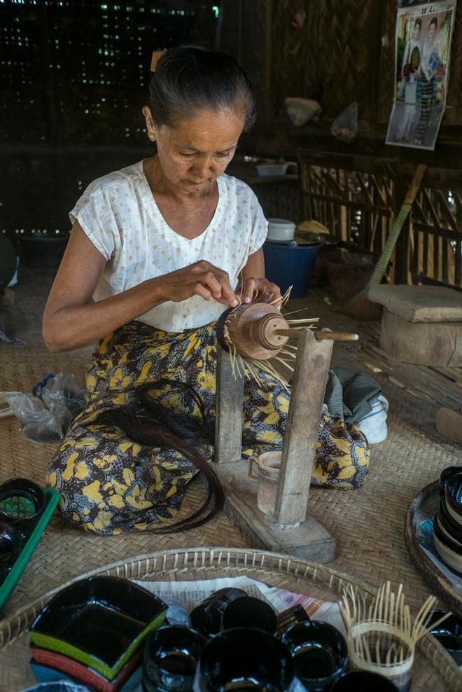 Taller artesanal de lacado (yun), trabajo muy reconocido en Myanmar