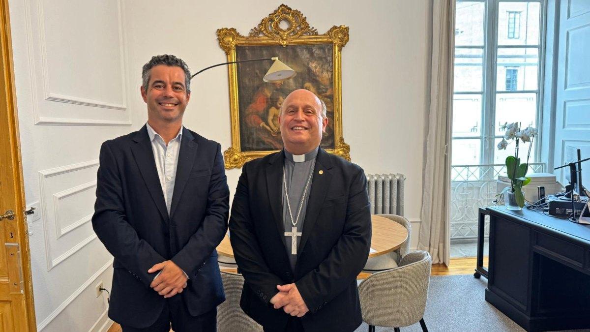 El Comisario do Xacobeo 2027, Marcos Gómez y monseñor Prieto.
