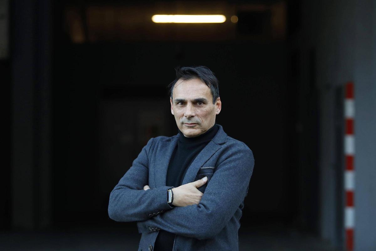 Mannolo Doval té 56 anys, viu a Castellar del Vallès i s’ha desvinculat totalment del futbol