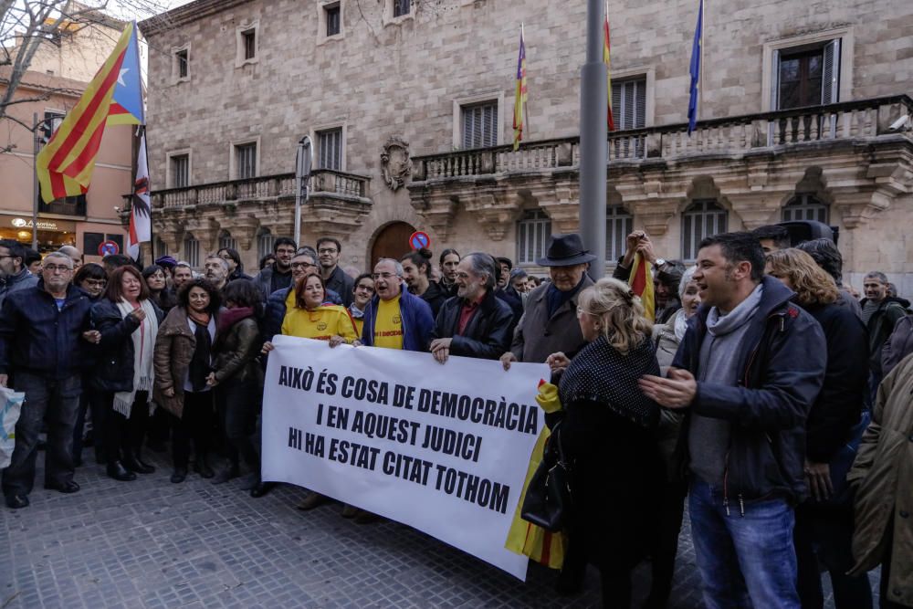 Manifestación independentista frente al TSJB