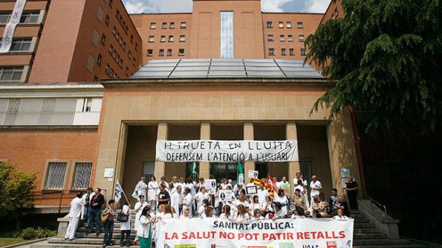 Una protesta de treballadors del Trueta el maig passat.