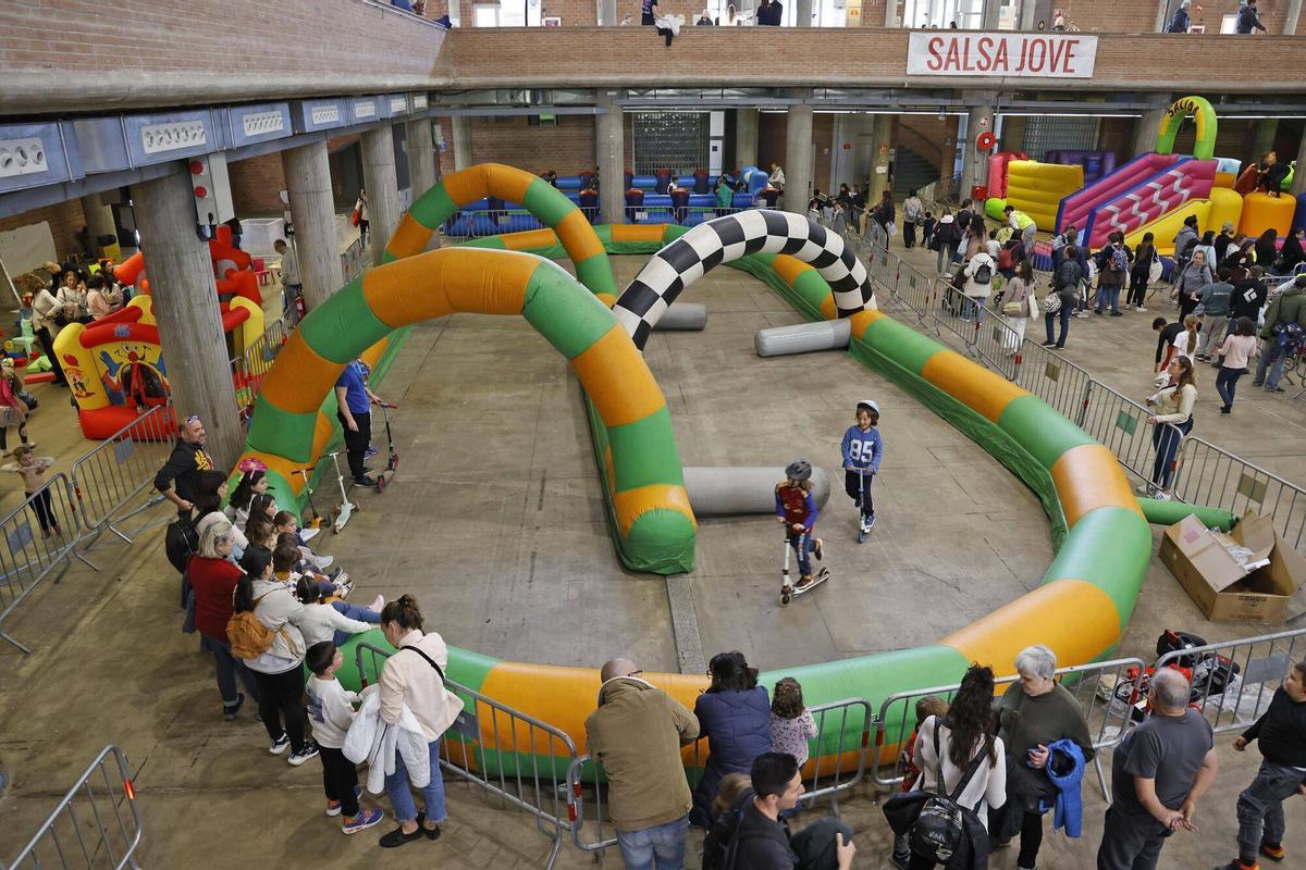 Girona. Palau Firal. Segona edicio de La Mona 2026. El parc infantil de Setmana Santa.
