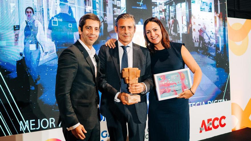 Recibimiento del Premio a la Mejor Acción de Innovación / Estrategia Digital de la AECC por &quot;iGenio&quot;, El Ingenio