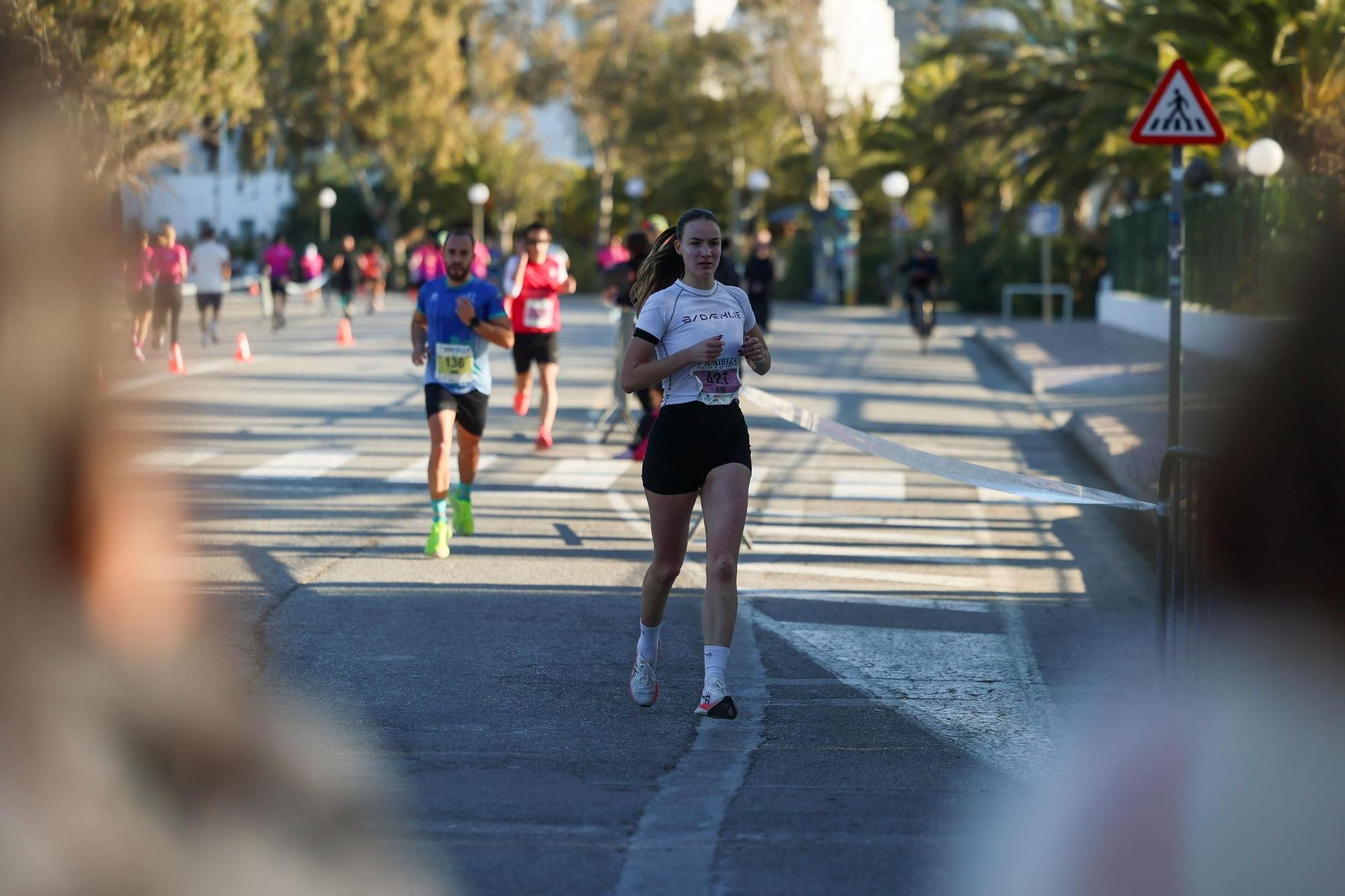 ¡Búscate en nuestra galería de fotos de la carrera 10K de Platja d'en Bossa!