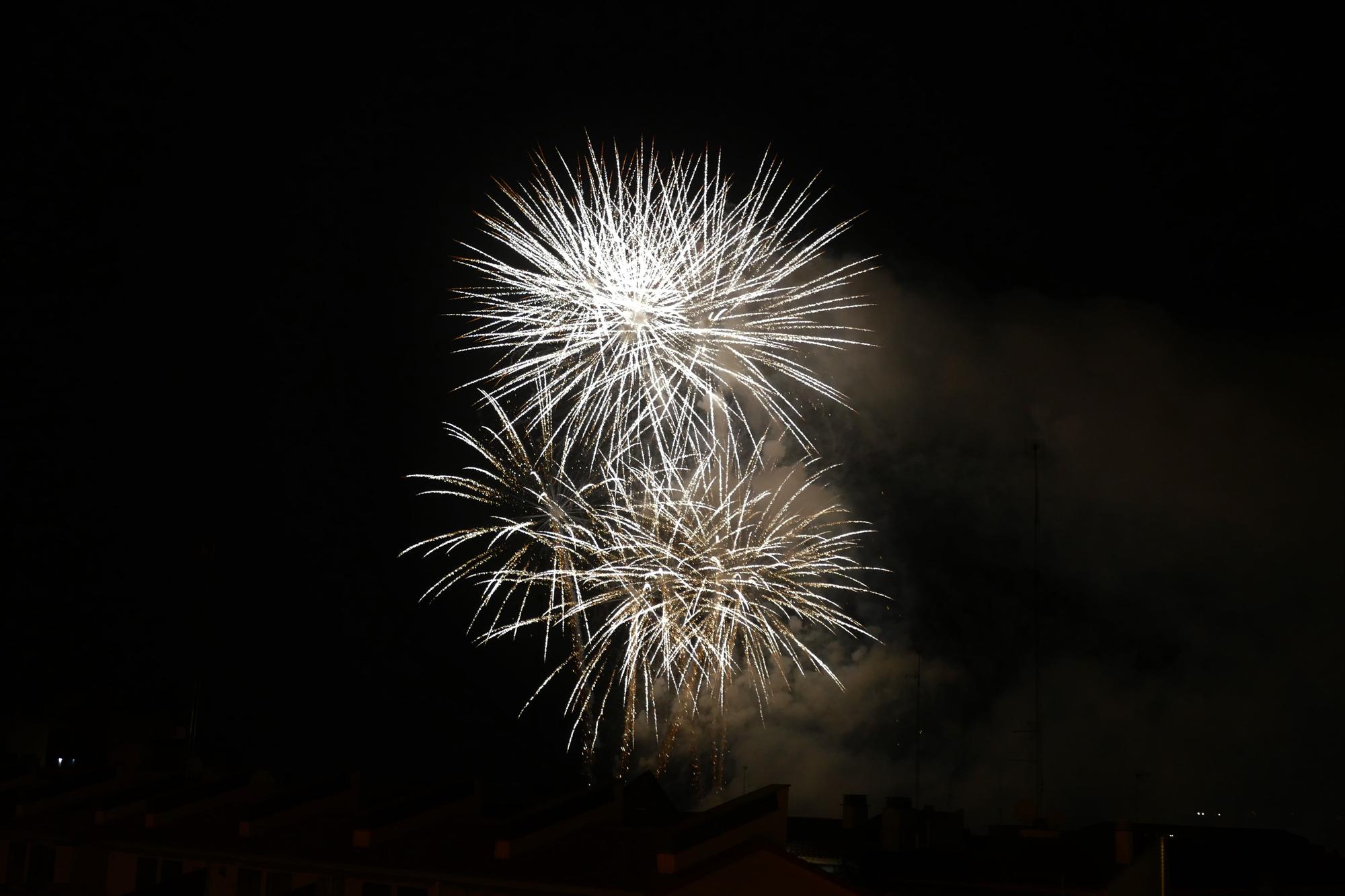 Figueres tanca les Fires i Festes de la Santa Creu amb un castell de focs