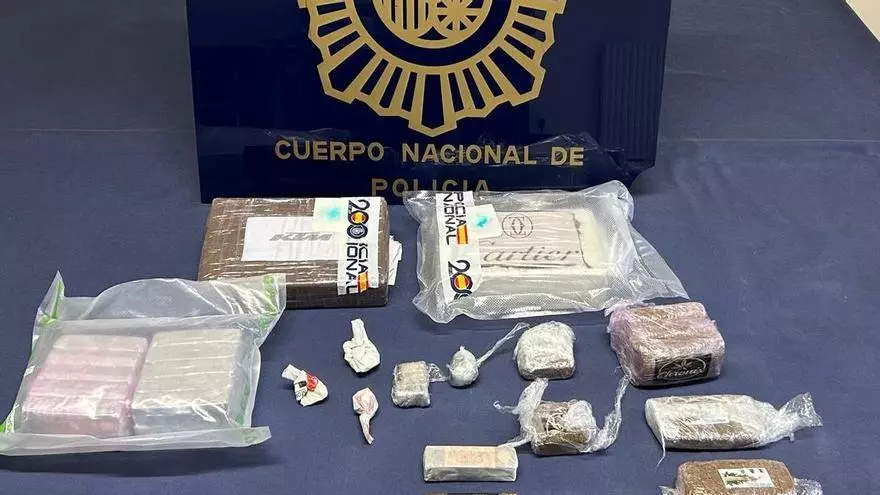 Ingresa en prisión un vecino de Cambre acusado de suministrar droga a otros vendedores en la provincia