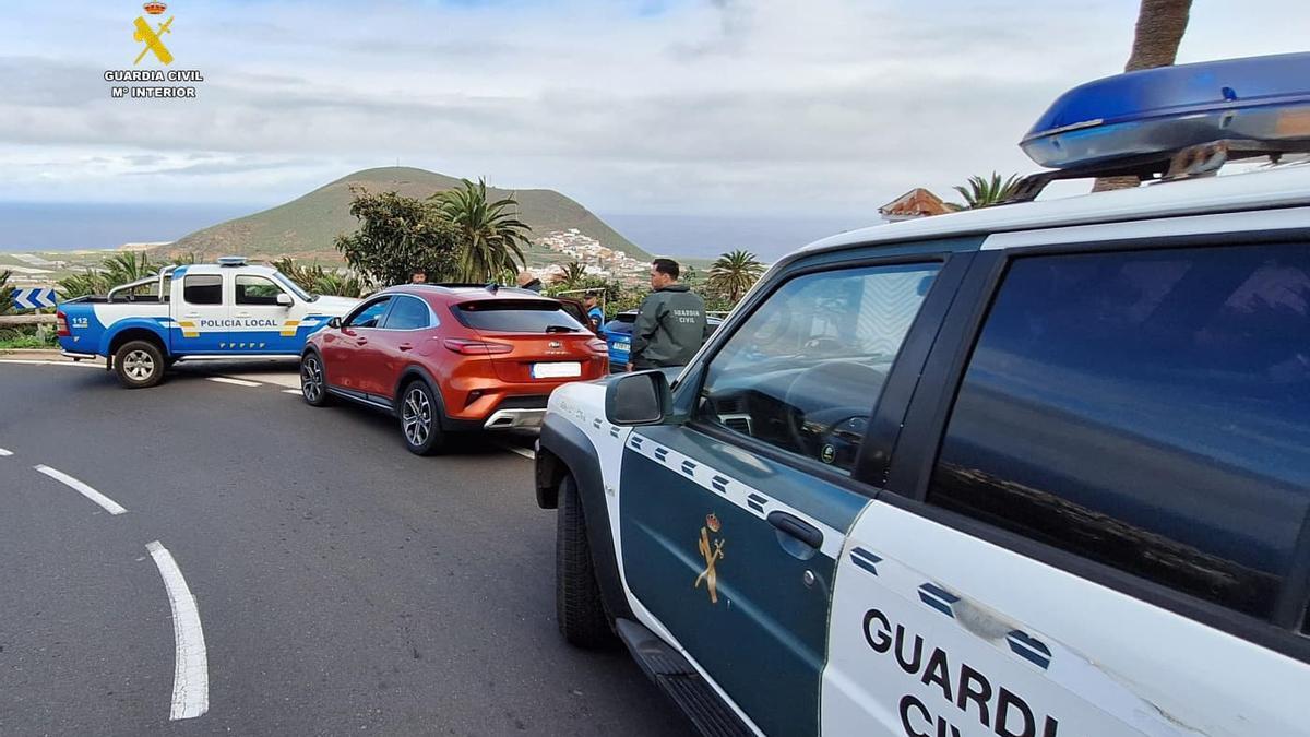 Un momento de la intervención policial.
