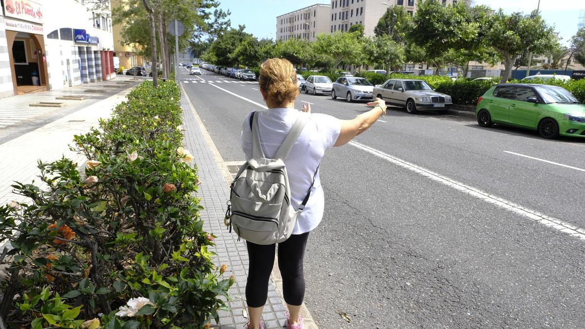 María Moreno explica el lugar en el que estaba ubicada su vivienda antes de ser expropiada en Las Torres.