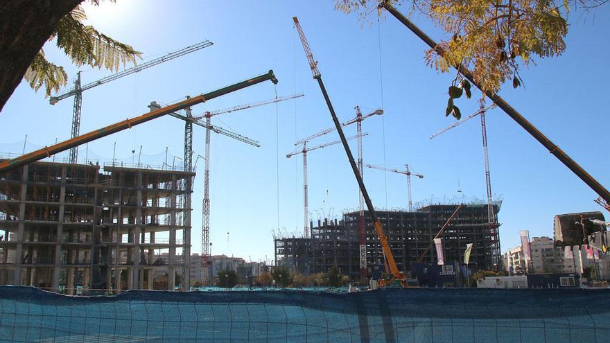 Obras de construcción de viviendas en Málaga.