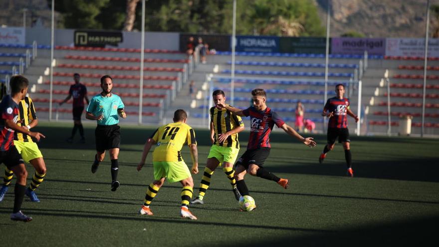 El azulgrana Jesús Sánchez en un lance del juego ante el Paterna.