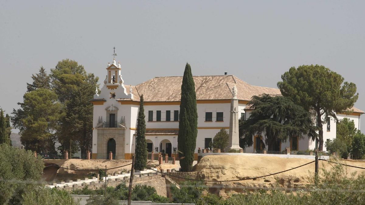 El Castillo de Maimón está en la Palomera, muy cerca del barrio de El Naranjo.