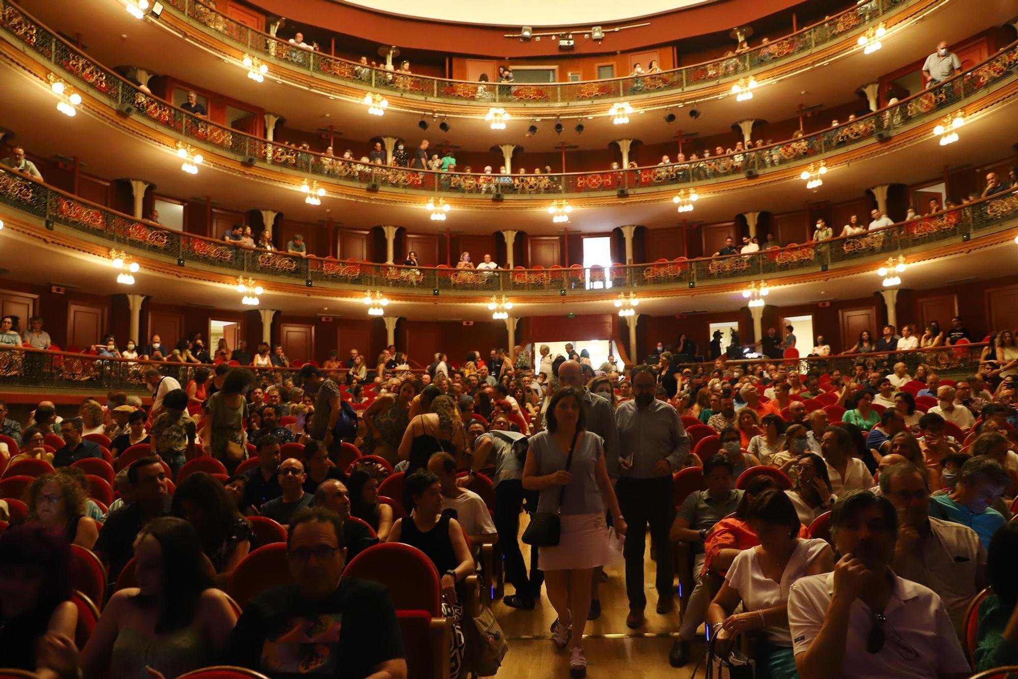 Juan Perro derrocha "Libertad" y emociones en el Gran Teatro de Córdoba