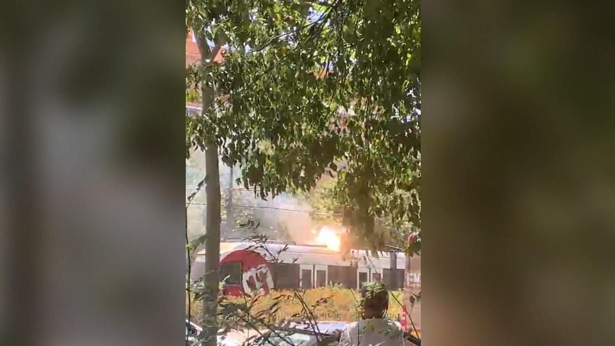 La catenaria de un tranvía se incendia en Pont de Fusta