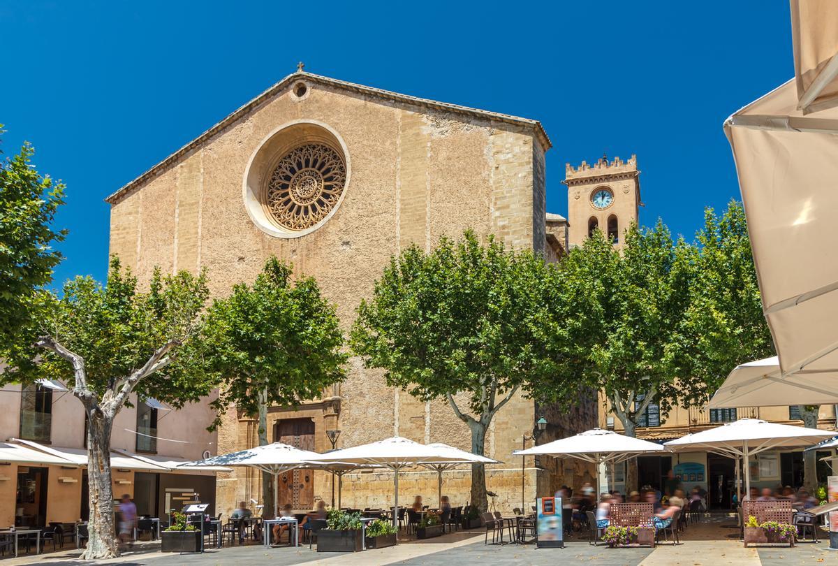 Plaza del mercado en Pollença.