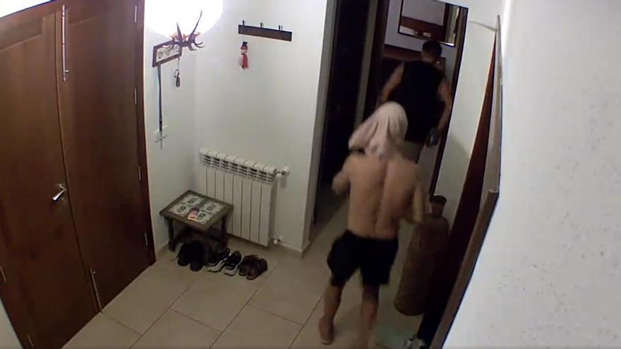 Una cámara de seguridad graba a dos ladrones durante un robo en una vivienda en Cala d&#039;Or
